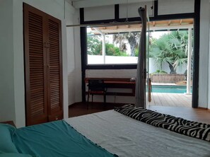 4 bedrooms, desk, free WiFi, bed sheets
