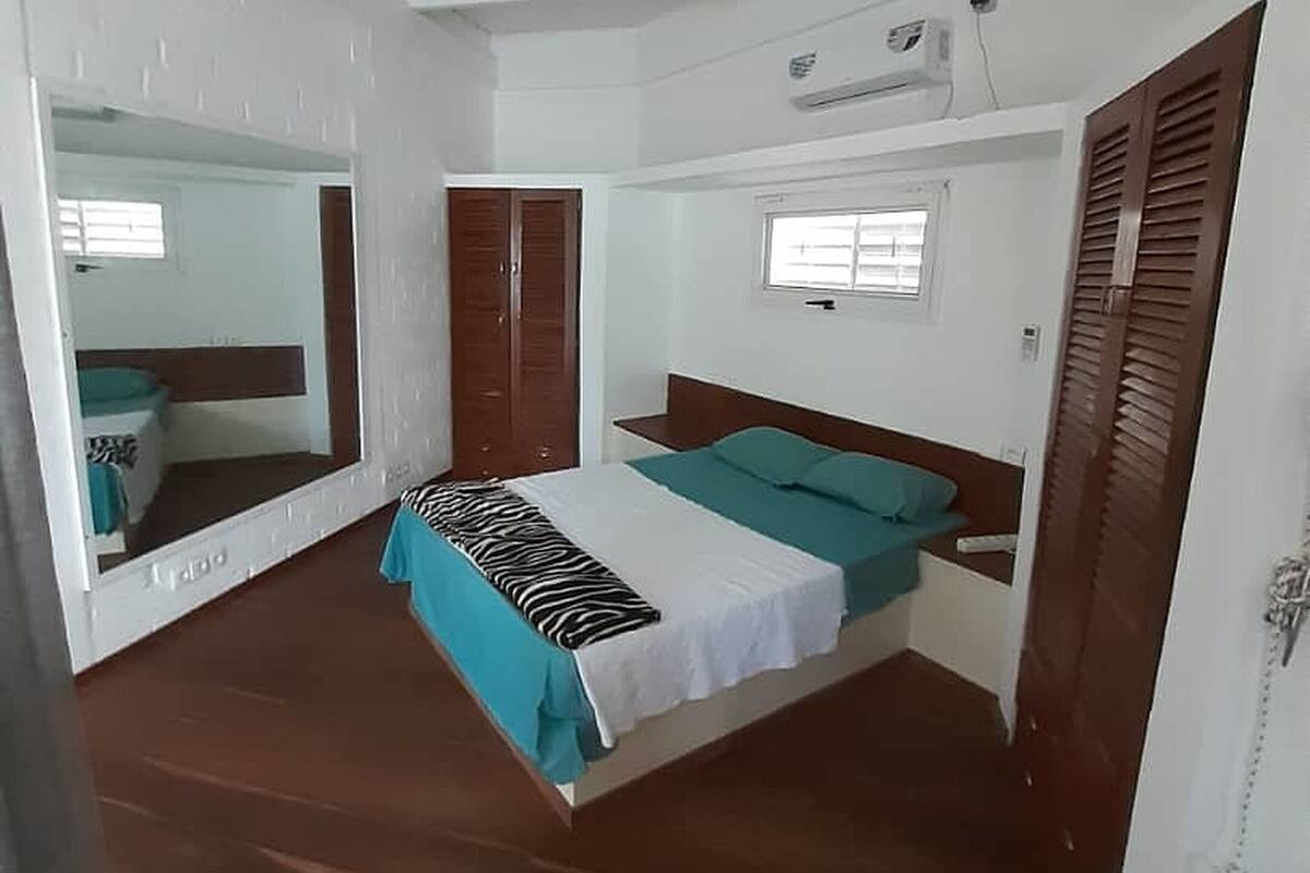 4 bedrooms, desk, free WiFi, bed sheets