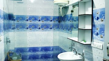 Bathtub, towels
