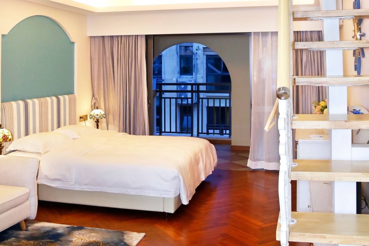 Blackout drapes, free WiFi, bed sheets
