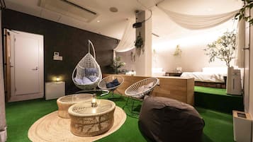 Superior Family Room with Private Bathroom | Iron/ironing board, free WiFi, bed sheets