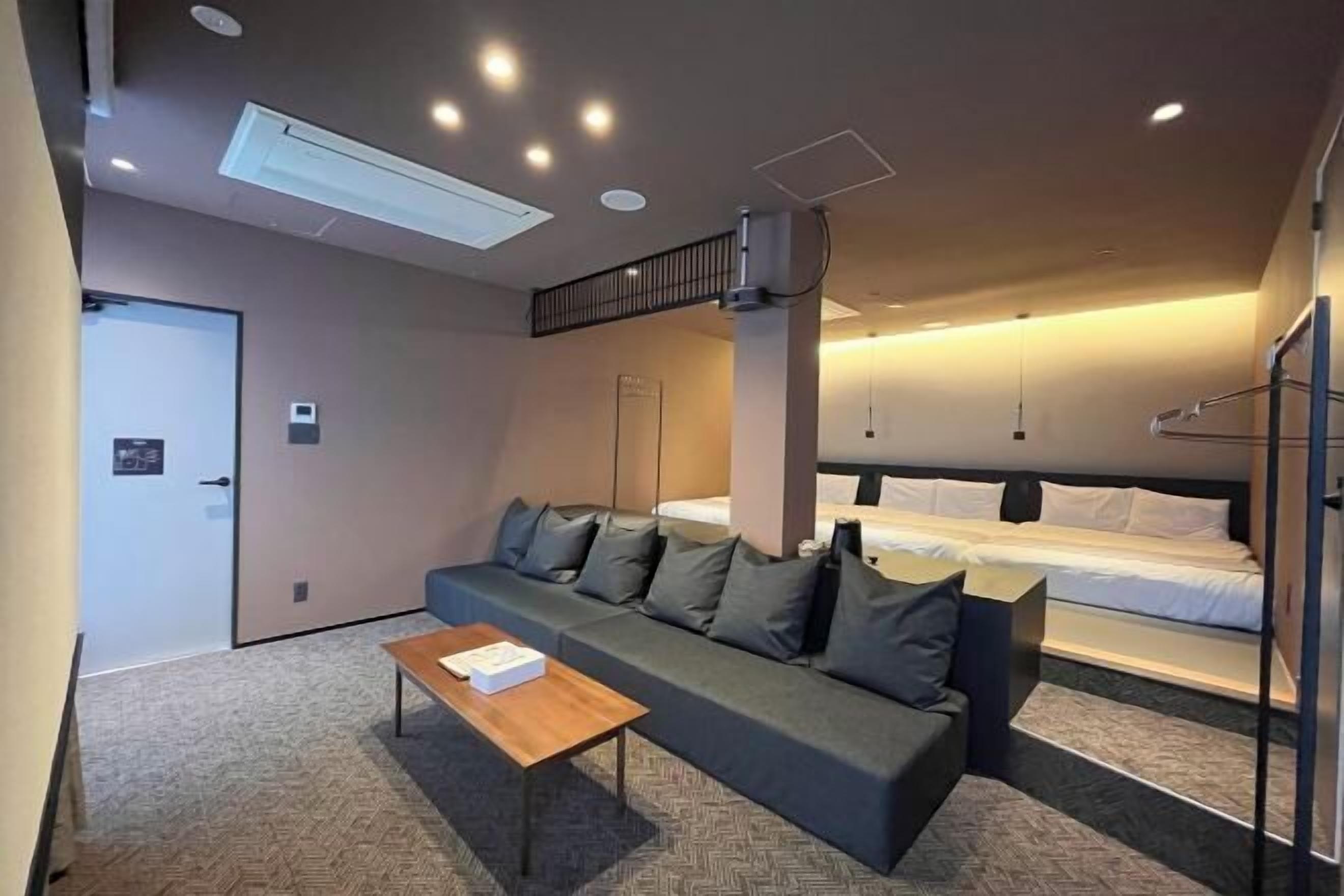 Setrika/meja setrika, Wi-Fi gratis, dan seprai linen