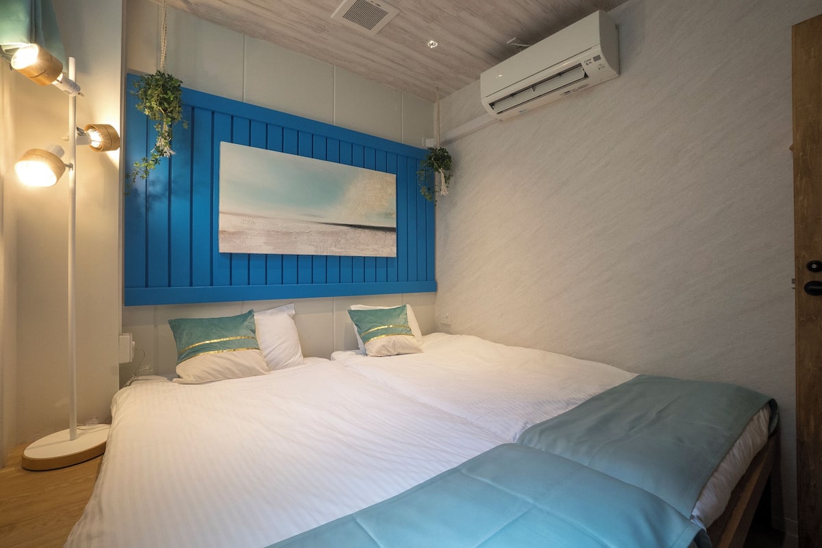 Quarto duplo econômico | Ferros/tábuas de passar roupa, Wi-Fi de cortesia, roupa de cama