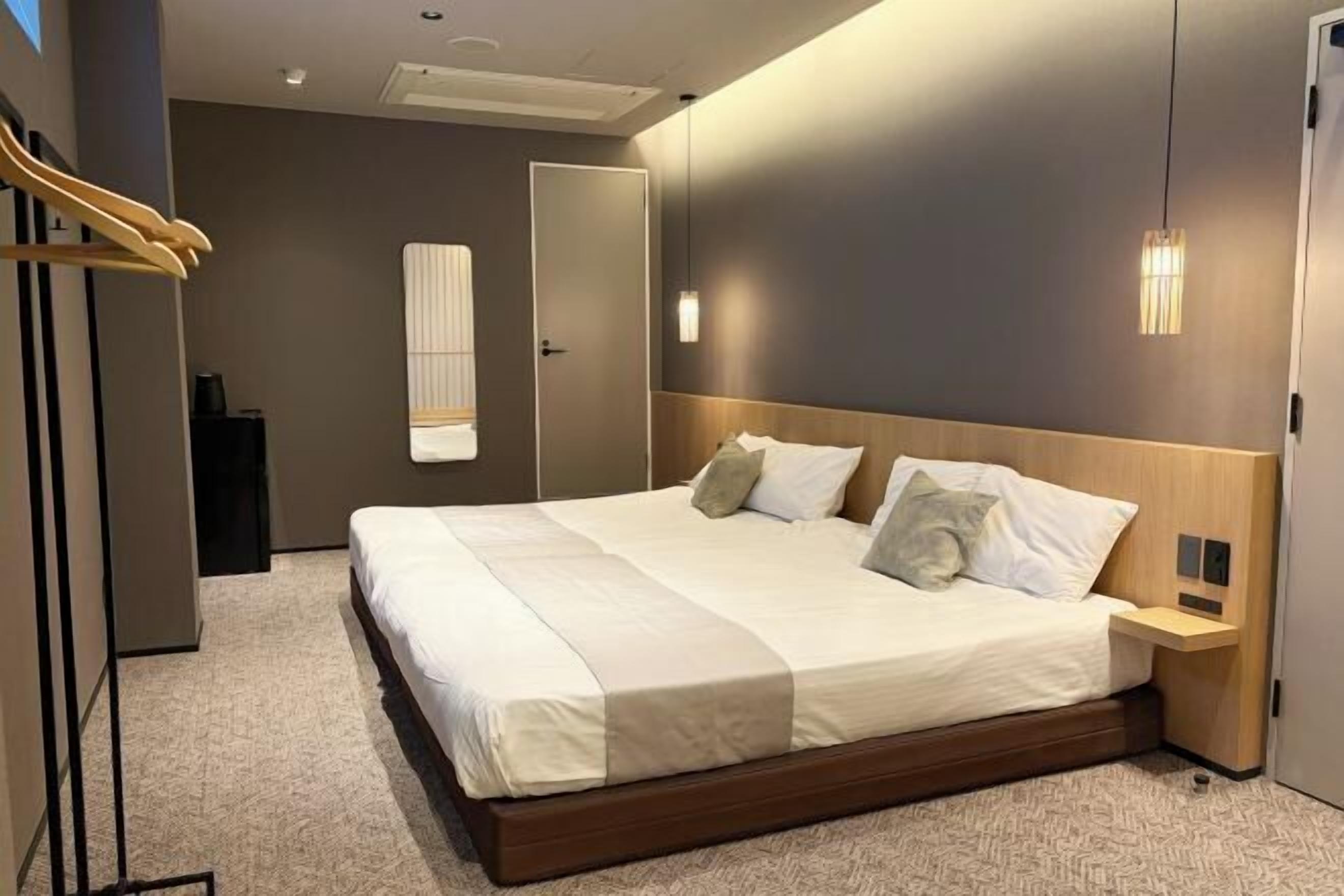 Setrika/meja setrika, Wi-Fi gratis, dan seprai linen