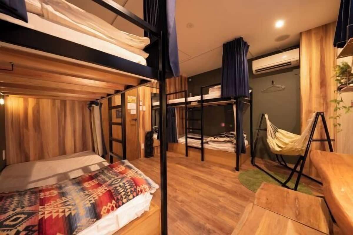 Ferros/tábuas de passar roupa, Wi-Fi de cortesia, roupa de cama