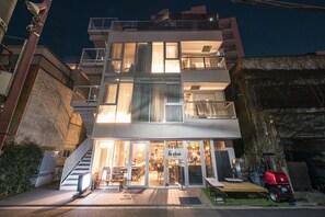 Exterior - Glamping Tokyo Asakusa - Hostel (Tokyo)