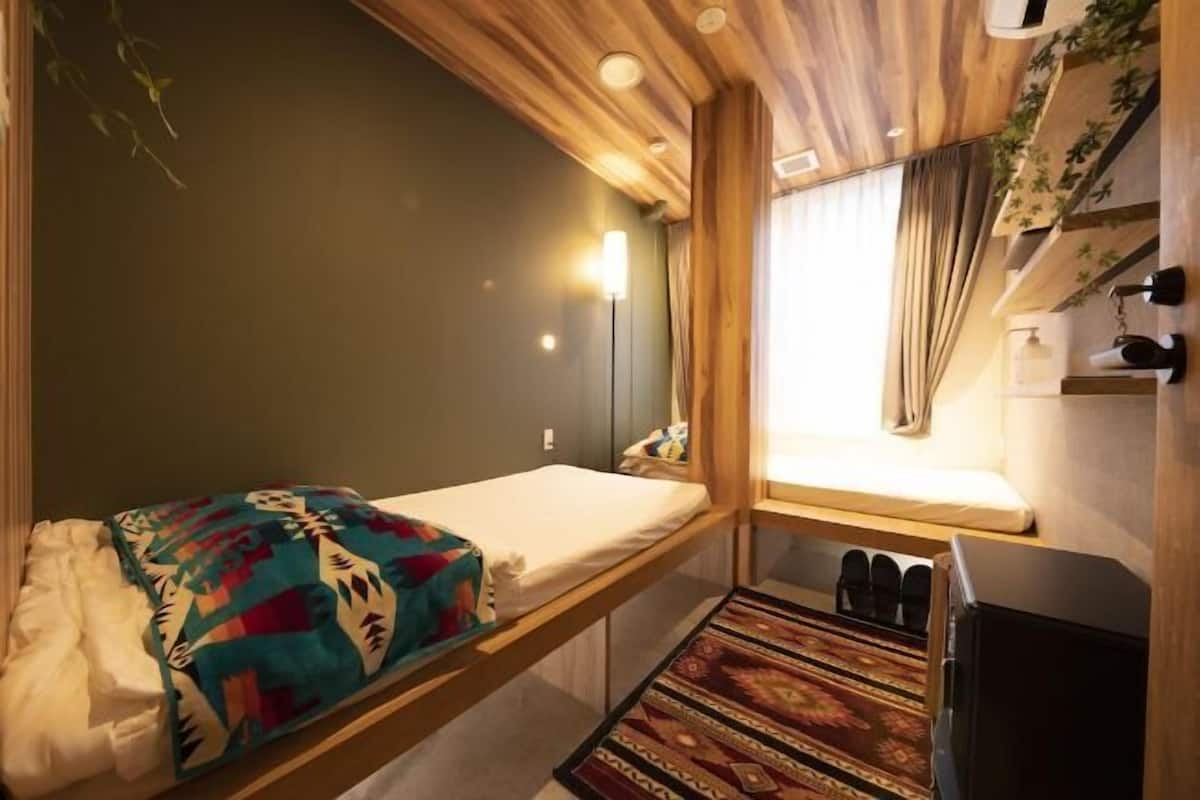 Ferros/tábuas de passar roupa, Wi-Fi de cortesia, roupa de cama