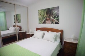 2 Schlafzimmer, Schreibtisch, Bügeleisen/Bügelbrett, kostenloses WLAN