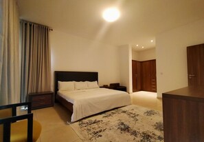 Desk, blackout drapes, iron/ironing board, free WiFi - The Capital (Abuja)