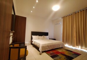 行政客房 | 办公桌、遮光窗帘、熨斗/熨板、免费 WiFi