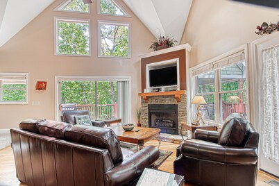 Dog-friendly house w/ private hot tub, gas fireplace, game room, & much more