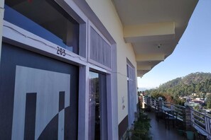 Deluxe Room | Balcony