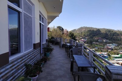 Hotel Himalaya Darshan Berinag