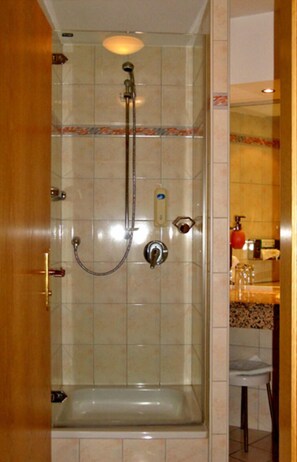 Dusche im Bad
