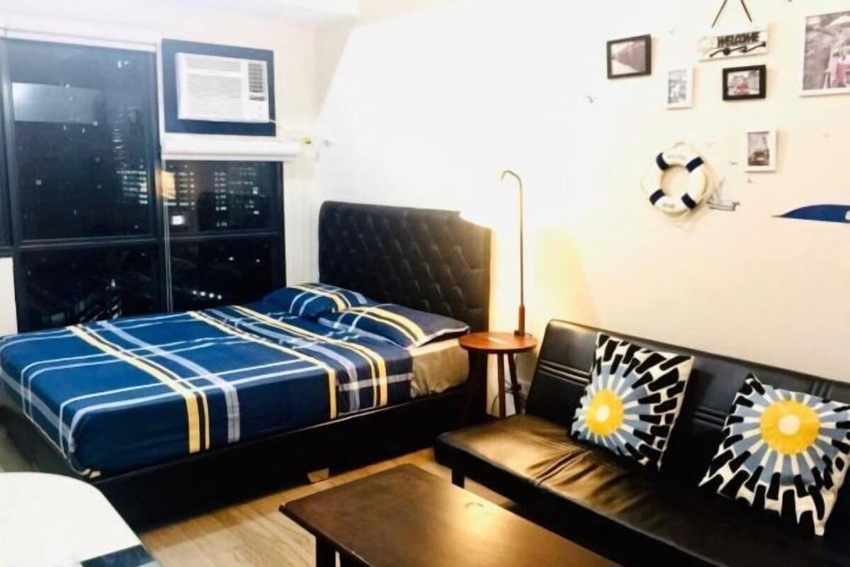 1 bedroom, desk, laptop workspace, blackout drapes