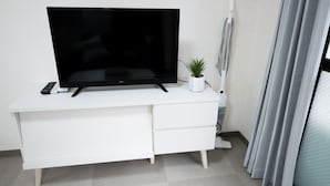 Apartment | Television - Dougenzaka 2chome 404 (Tokyo)
