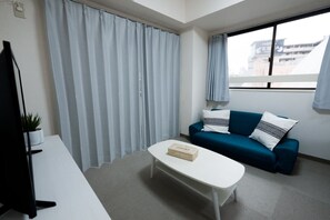 Apartment | Living room | Flat-screen TV