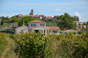 Exterior - View Sainte Victoire, large new apartment with swimming pool near Aix-en-Provence (Pourrières)