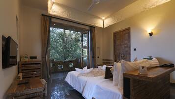 Premium Room With Balcony | Lençóis italianos Frette, roupas de cama premium