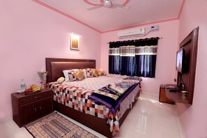 In-room safe, iron/ironing board, free WiFi - Indian Home Stay (Agra)