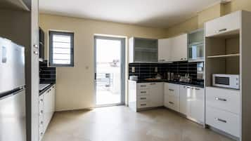 Loft (4th Floor) | Cucina privata | Frigorifero con congelatore, macchina per tè/caffè, bollitore elettrico