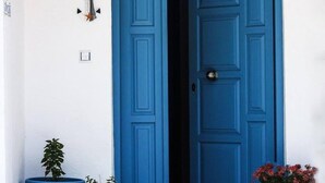 Property entrance - Athena's Studios (Kassandra)