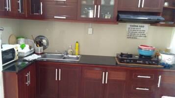 Basic Apartment, 2 Bedrooms | Private kitchenette | Fridge, microwave, electric kettle, cookware/dishes/utensils