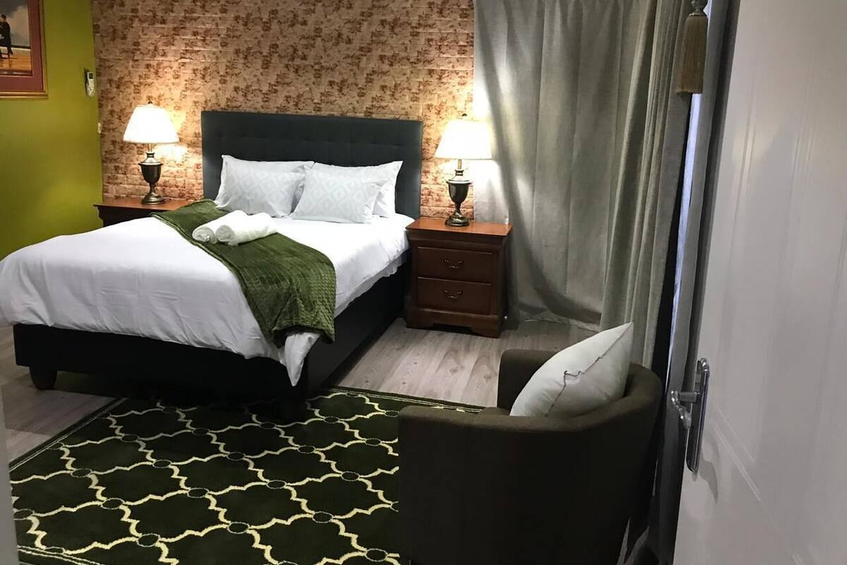 In-room safe, free WiFi, bed sheets