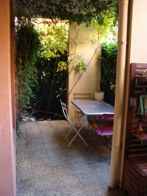 Outdoor dining - T4 near Hypercentre, private car box and loggia (Toulouse)