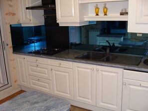 Fridge, microwave, oven, stovetop - T4 near Hypercentre, private car box and loggia (Toulouse)