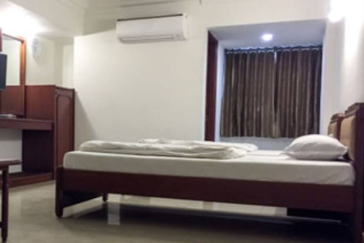 Egyptian cotton sheets, premium bedding, in-room safe, soundproofing