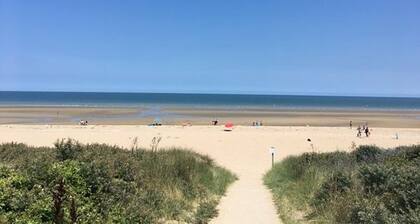 Apartamento en dúplex con acceso directo a la playa, balcón y parking gratuito