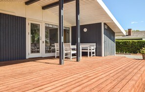 Outdoor dining - 4 bedroom cozy home in Juelsminde (Juelsminde)