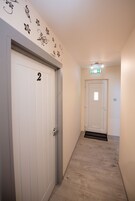 Quarto casal | Escrivaninha, quartos à prova de som, ferros/tábuas de passar roupa