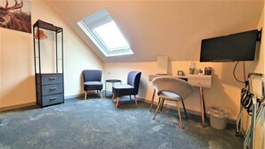 Desk, soundproofing, iron/ironing board, free WiFi - Birchbank Guest House (Roybridge)