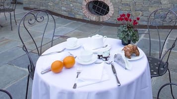 Tägliches kontinentales Frühstück gegen Gebühr