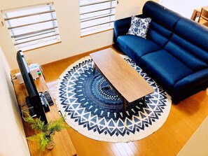 Apartamento (201) | Área de estar | TV de tela plana