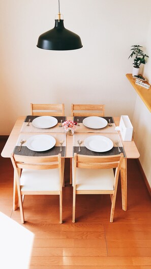 Apartamento (202) | Opções para refeição no quarto