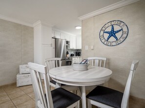 Dining - Oceanfront condos with 3 night minimum rentals and linens included! (Ocean City)