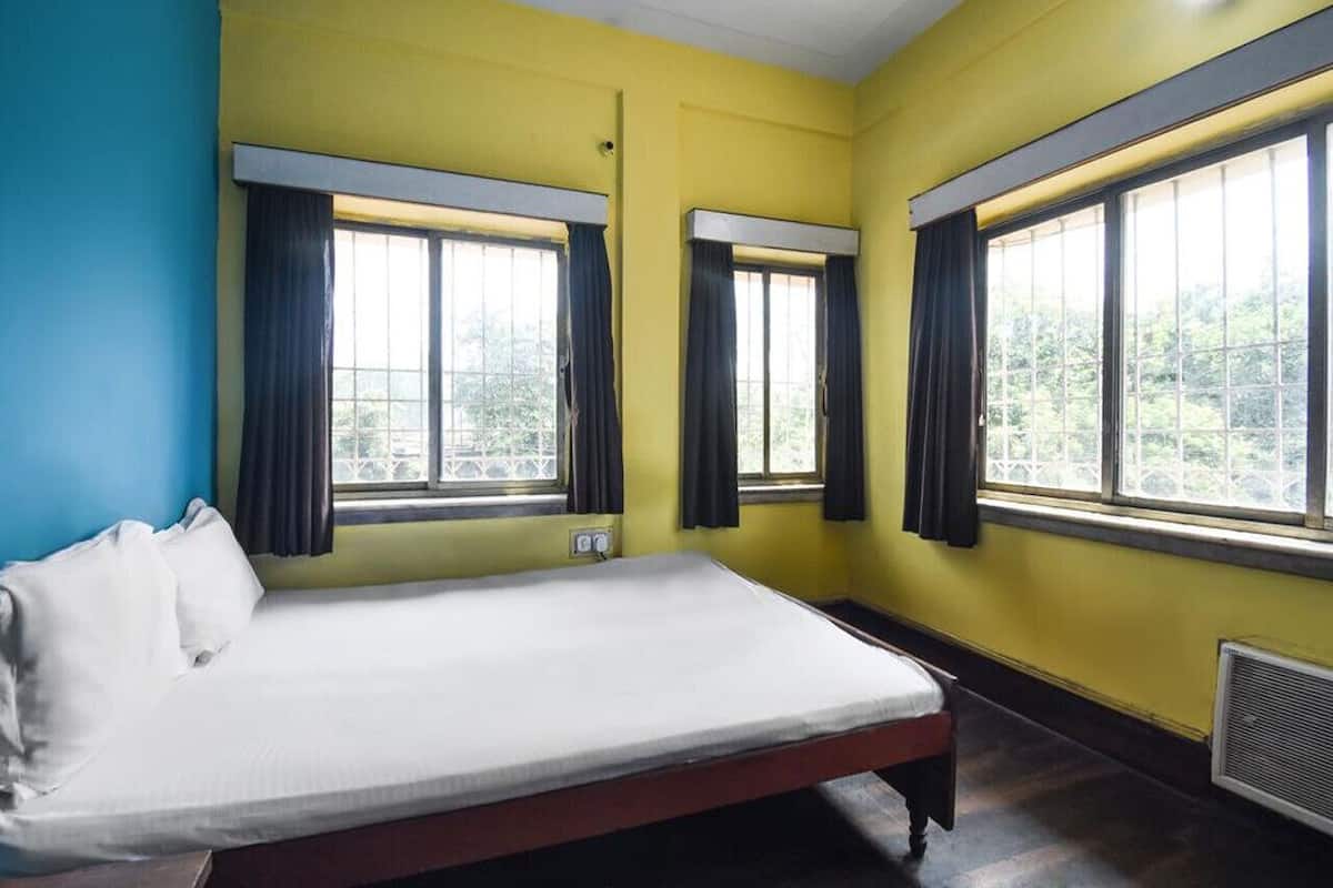 Kamar Triple Standar | Meja kerja