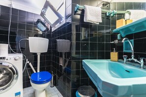 Badekar, hårtørrer, håndklæder, Sæbe
