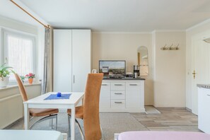 Basic Studio (Erkerzimmer,incl. 70 EUR cleaning fee) | Living area