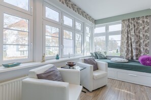 Family Apartment (incl. 95 EUR cleaning fee) | Living area | Flat-screen TV - Haus Seefrieden (Boltenhagen)