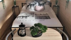 Breakfast area - La roulotte de la Vallée de l'Alzou (Alvignac)