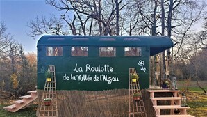Front of property - La roulotte de la Vallée de l'Alzou (Alvignac)