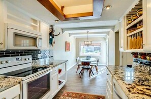 Fridge, microwave, oven, stovetop - Tranquil Oasis near Old Town, hot tub, mtn views (Scottsdale)