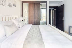 2 chambres, espace de travail pour ordinateurs portables