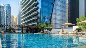 Pool - Gorgeous 2BR With Breathtaking Dubai Marina Views! (Dubai)