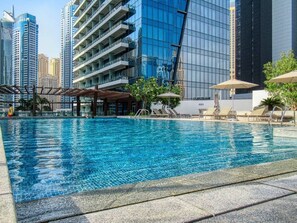 Outdoor pool - Gorgeous 2BR With Breathtaking Dubai Marina Views! (Dubai)