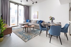 TV - 1BR Apt On Palm Jumeirah, Where the Beach Is Your Backyard (Dubai)